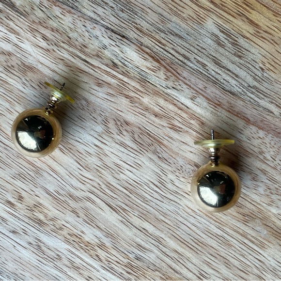 Vintage gold tone large studs - Picture 7 of 10